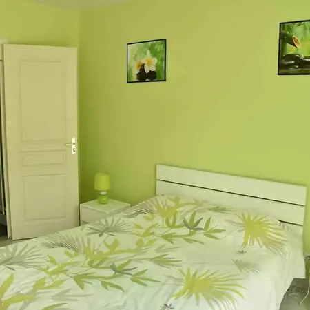 Maison Spacieuse A Дом отдыха Courtils