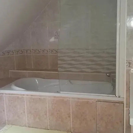 Дом отдыха Maison Spacieuse A Courtils